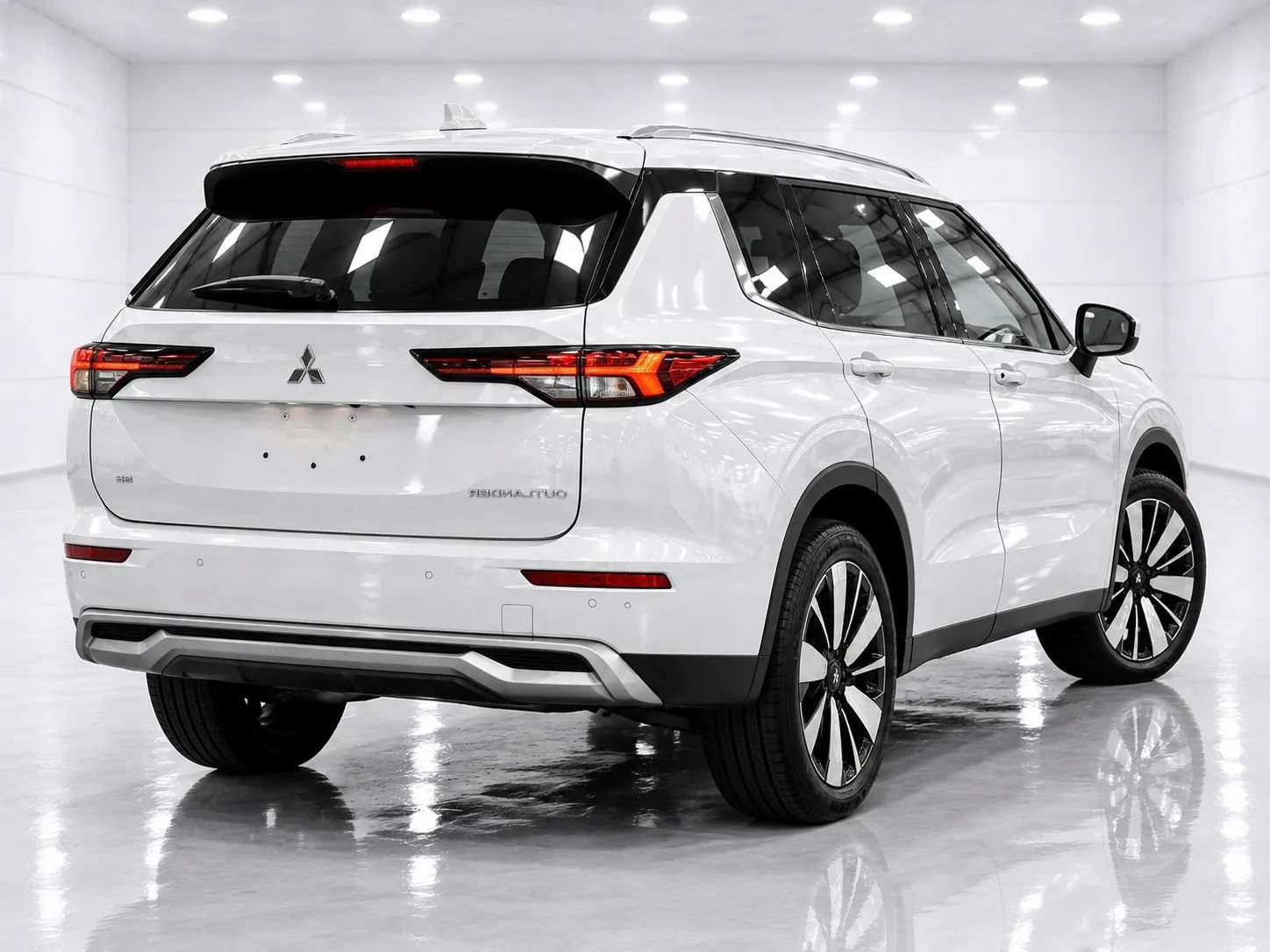 Used 2025 Mitsubishi Outlander SE FWD image 5