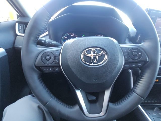 Used 2022 Toyota RAV4 XLE Premium image 16