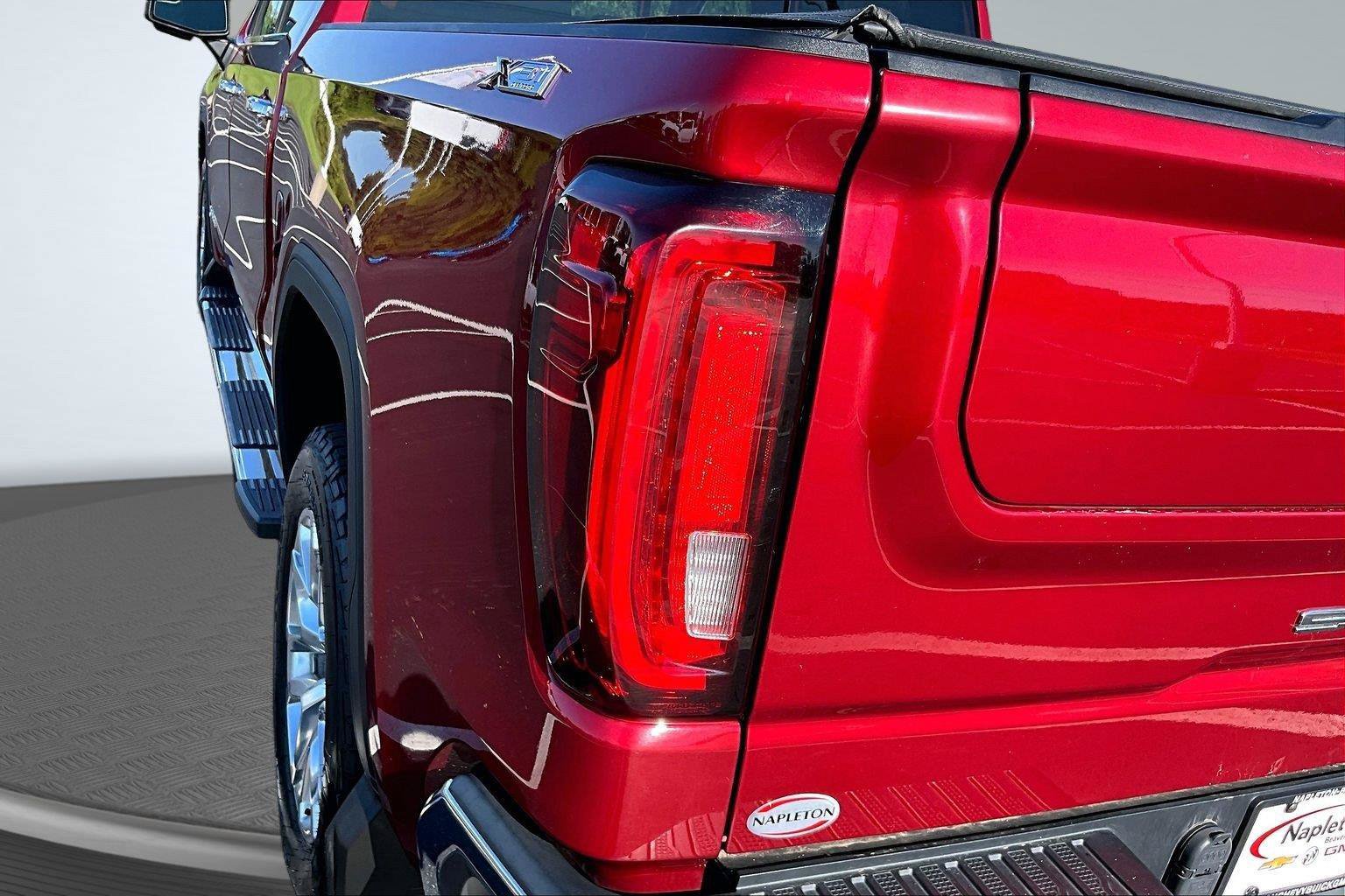 Used 2019 GMC Sierra 1500 SLT w/ SLT Premium Package AWD/4WD image 31
