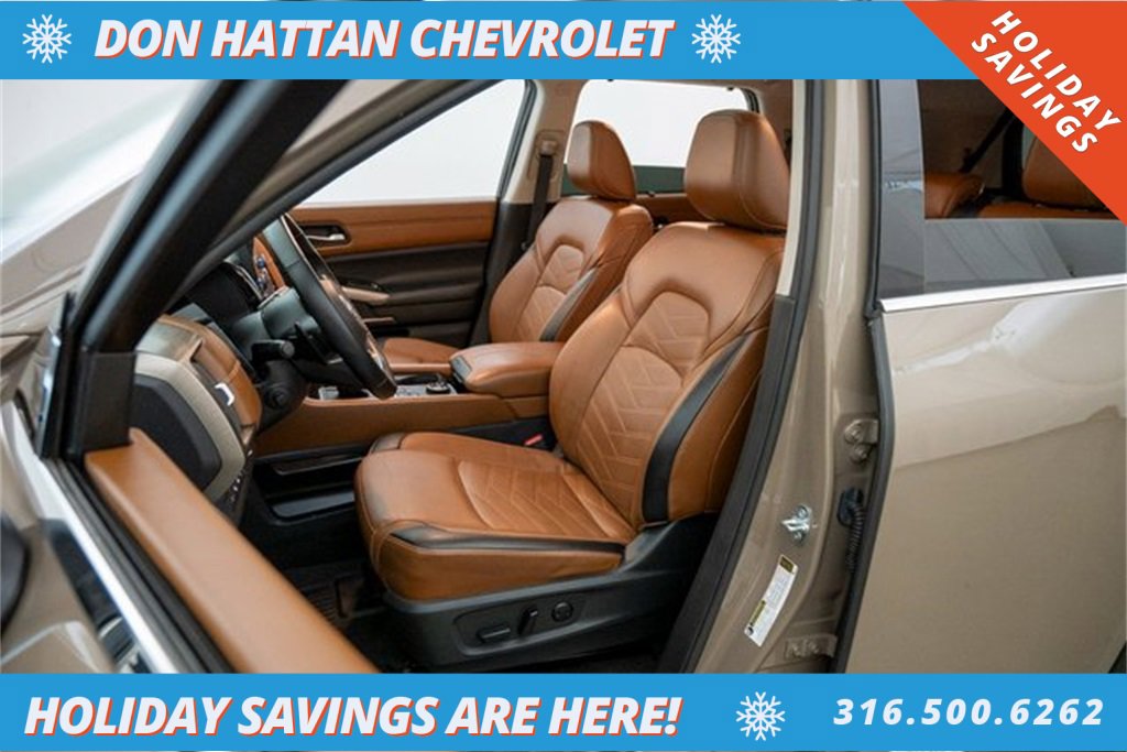 Used 2023 Nissan Pathfinder Platinum w/ Cargo Package image 4