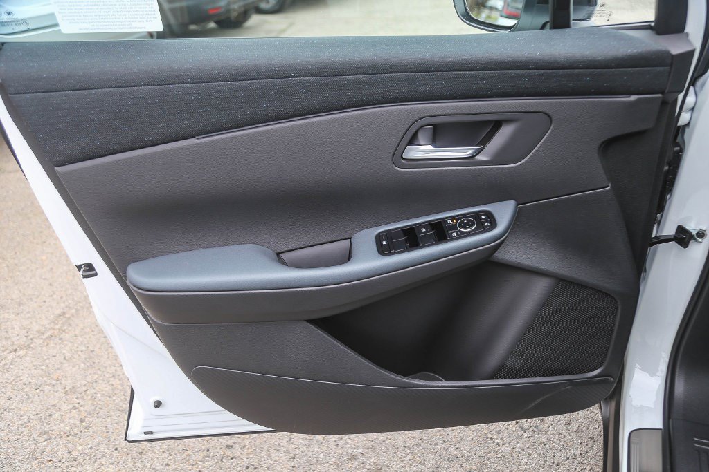 New 2026 Nissan Leaf SV+ w/ Illuminated Package FWD image 21