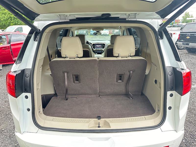 Used 2017 GMC Acadia Denali w/ Technology Package FWD image 9