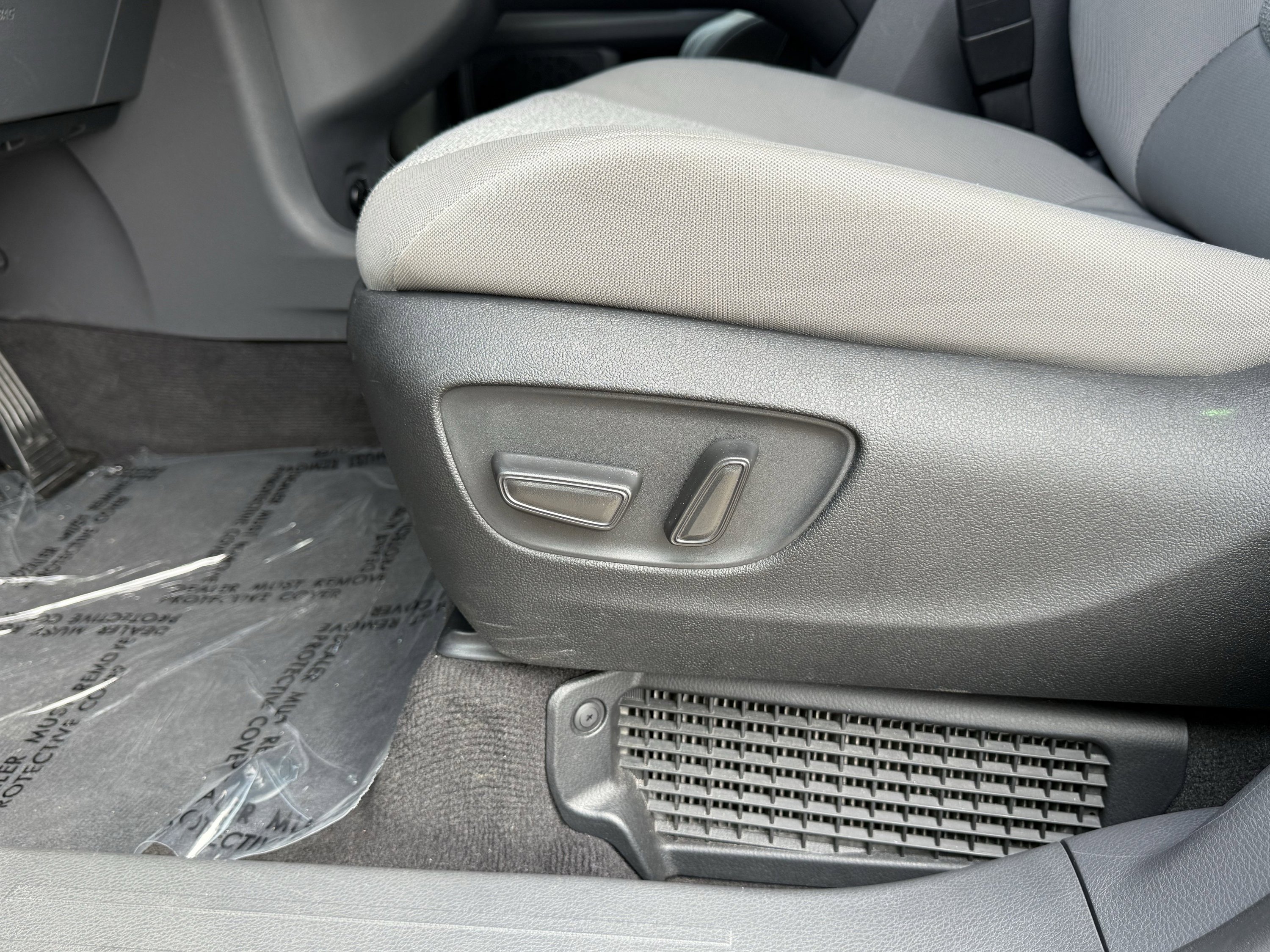 Used 2024 Toyota Sienna LE image 30