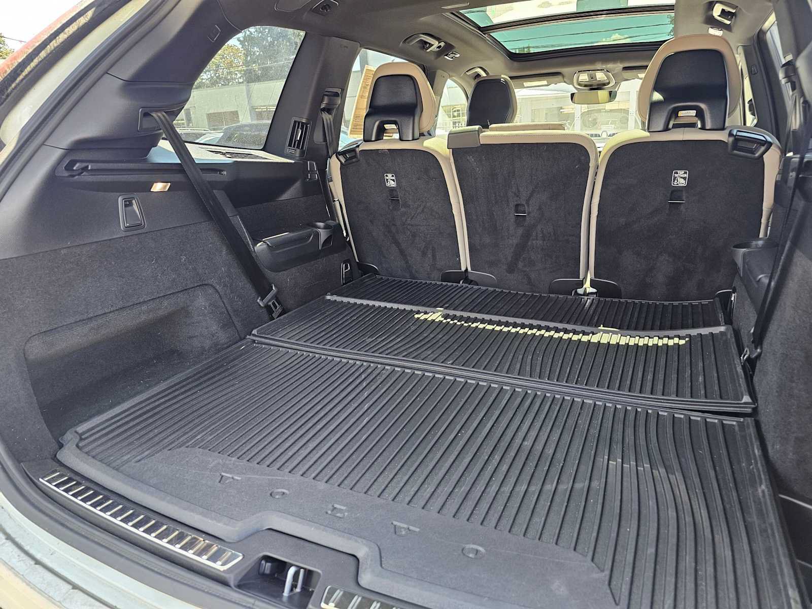 Certified 2026 Volvo XC90 B6 Plus w/ Protection Package Premier AWD/4WD image 15