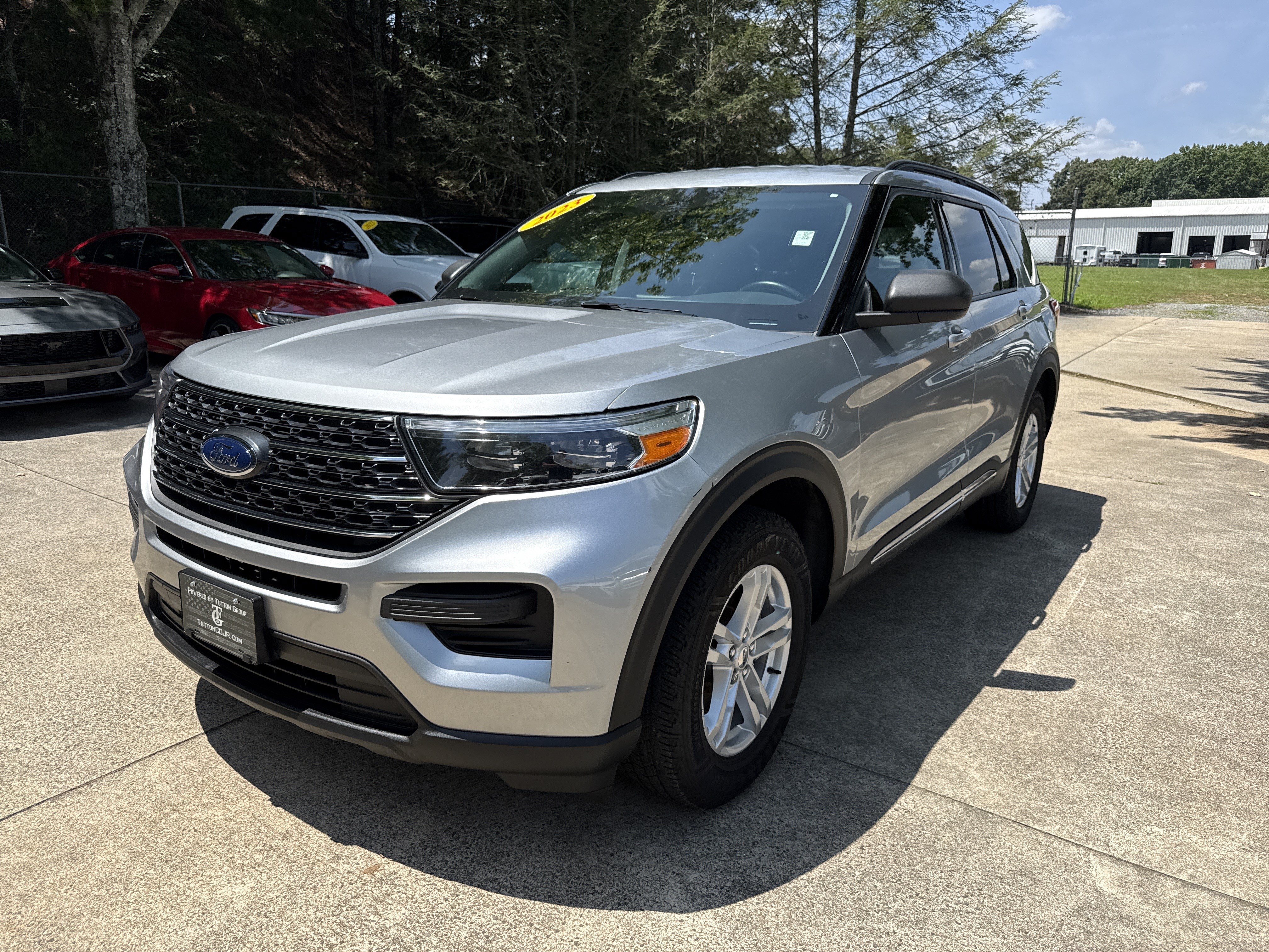 Used 2023 Ford Explorer XLT RWD image 3