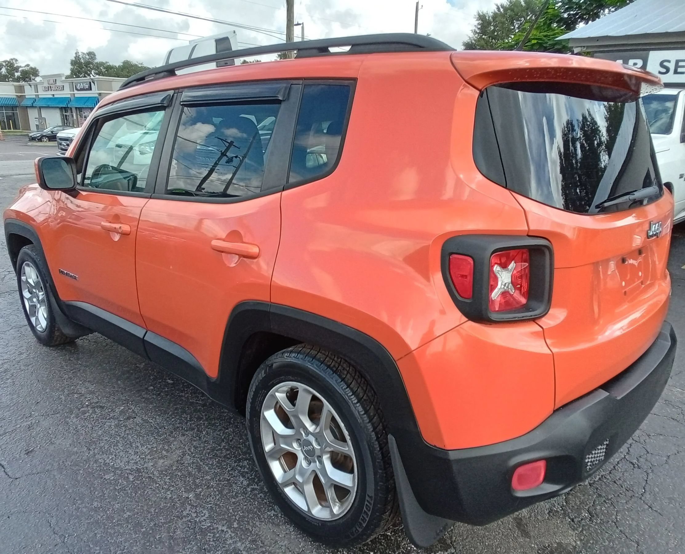 Used 2015 Jeep Renegade Latitude w/ Popular Equipment Group FWD image 7