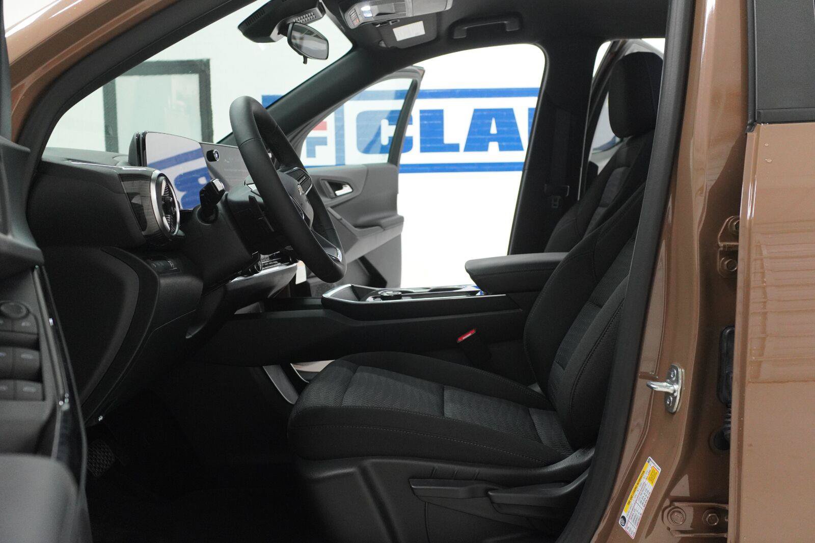 New 2027 Chevrolet Equinox LT FWD image 6