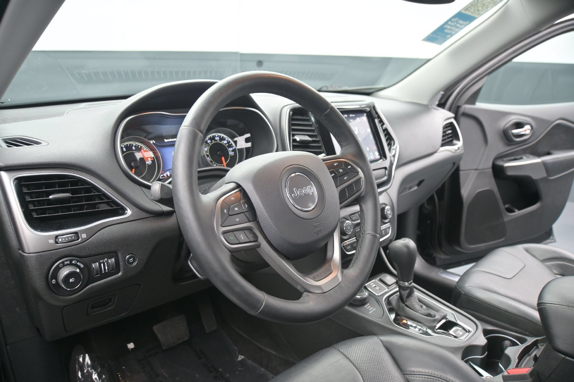 Used 2019 Jeep Cherokee Limited w/ Trailer Tow Group AWD/4WD image 22
