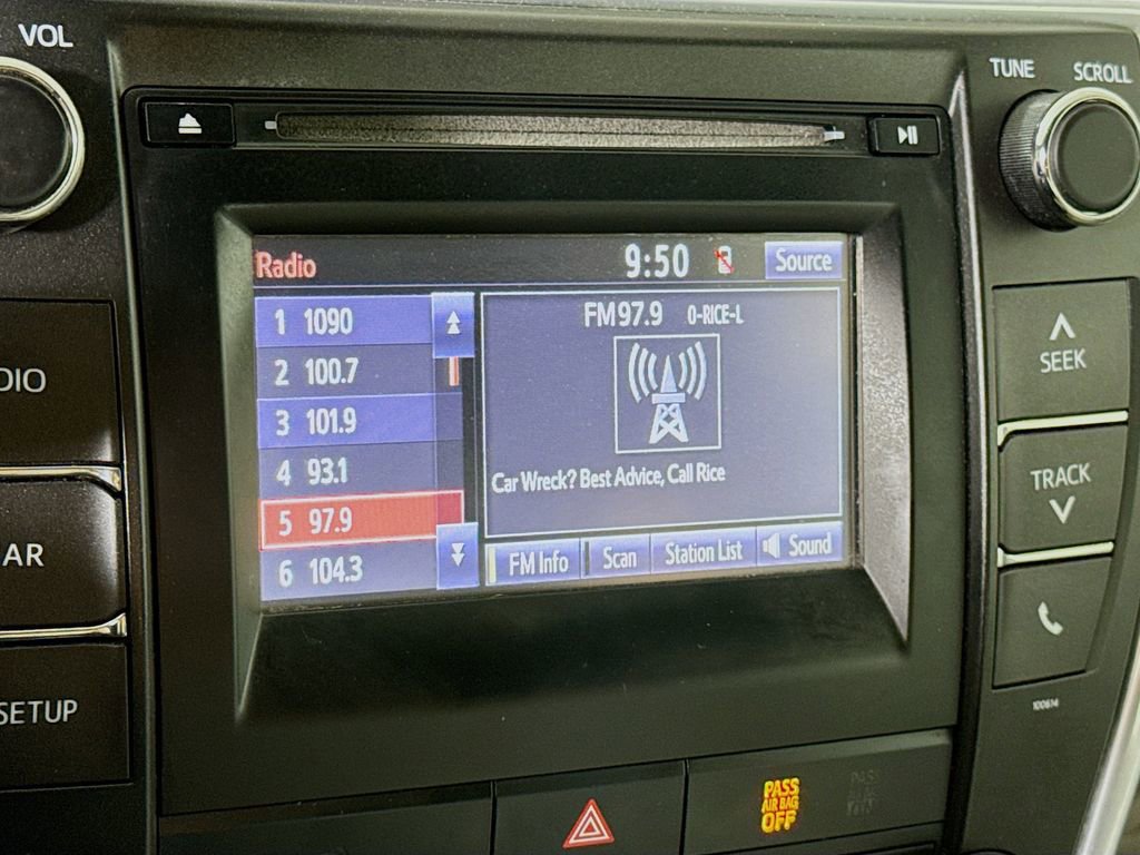 Used 2016 Toyota Camry LE FWD image 6