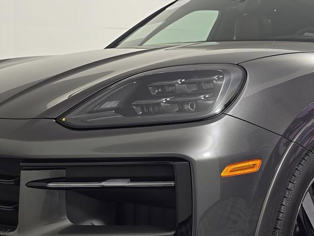 Certified 2025 Porsche Cayenne GTS image 12