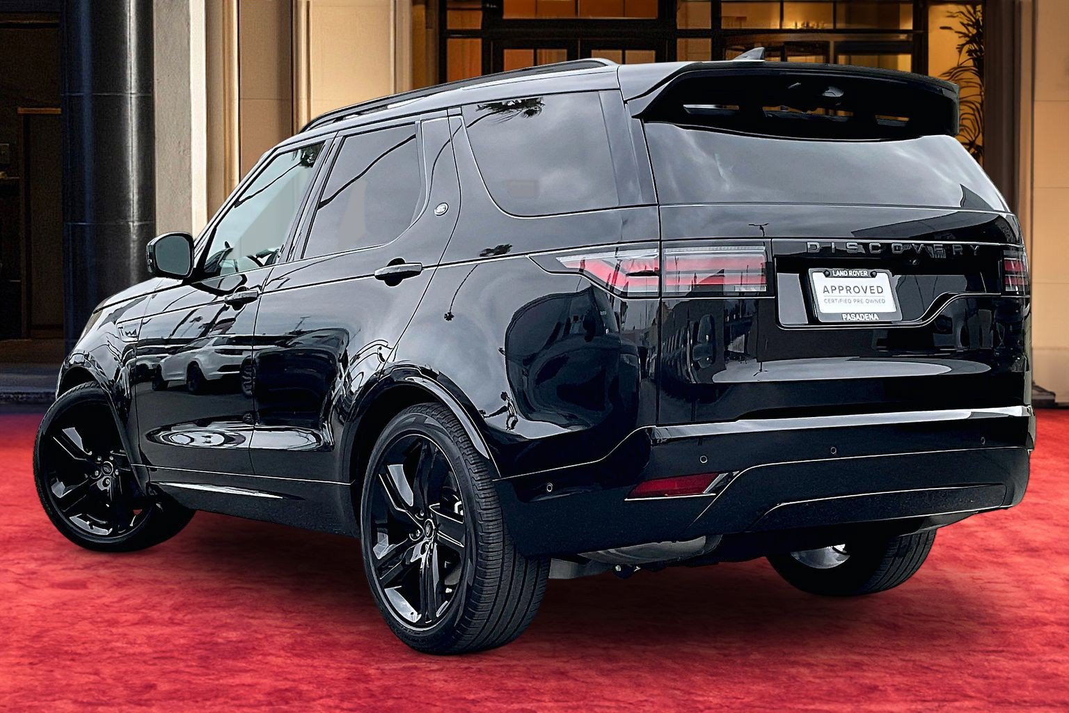 Certified 2025 Land Rover Discovery Dynamic SE AWD/4WD image 11