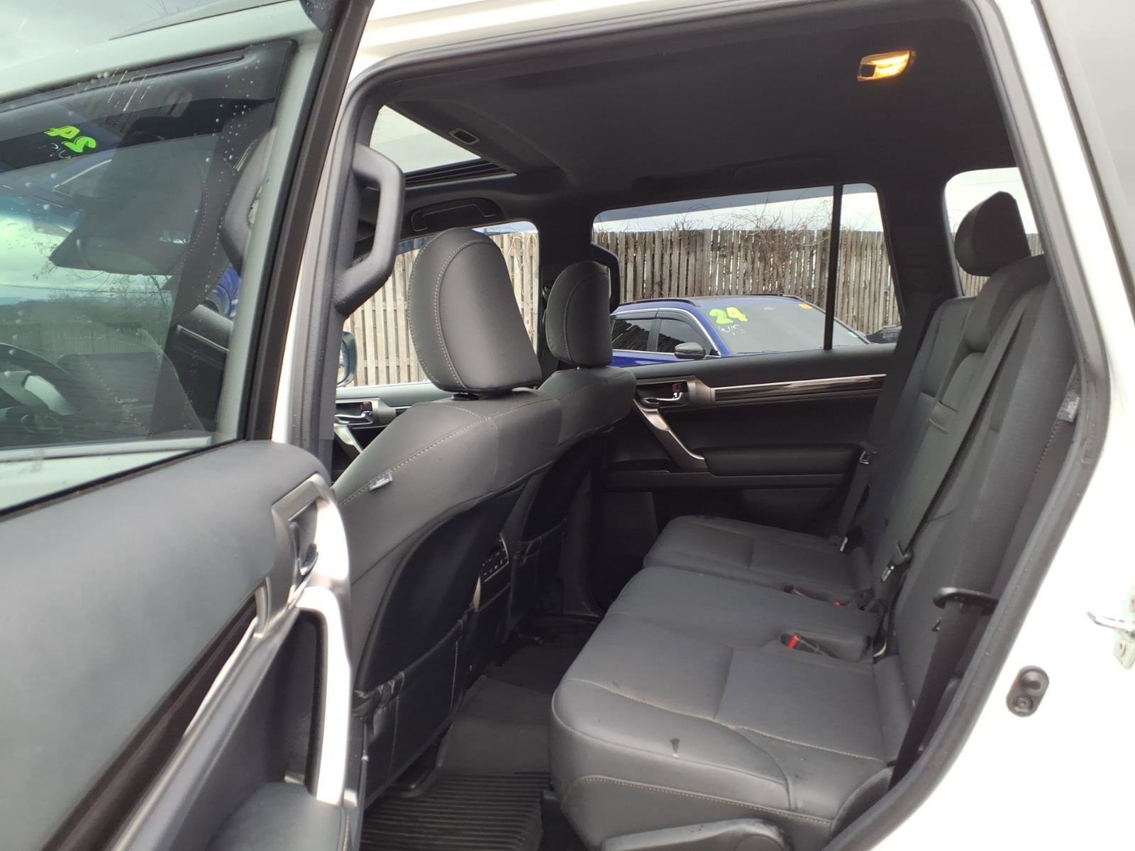 Used 2023 Lexus GX 460 Premium w/ Premium Package image 13