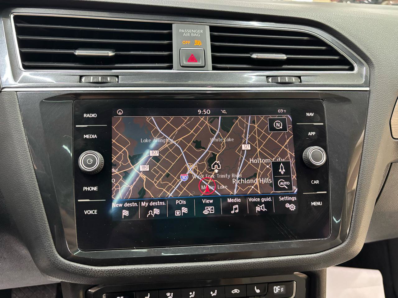 Used 2018 Volkswagen Tiguan SEL FWD image 25