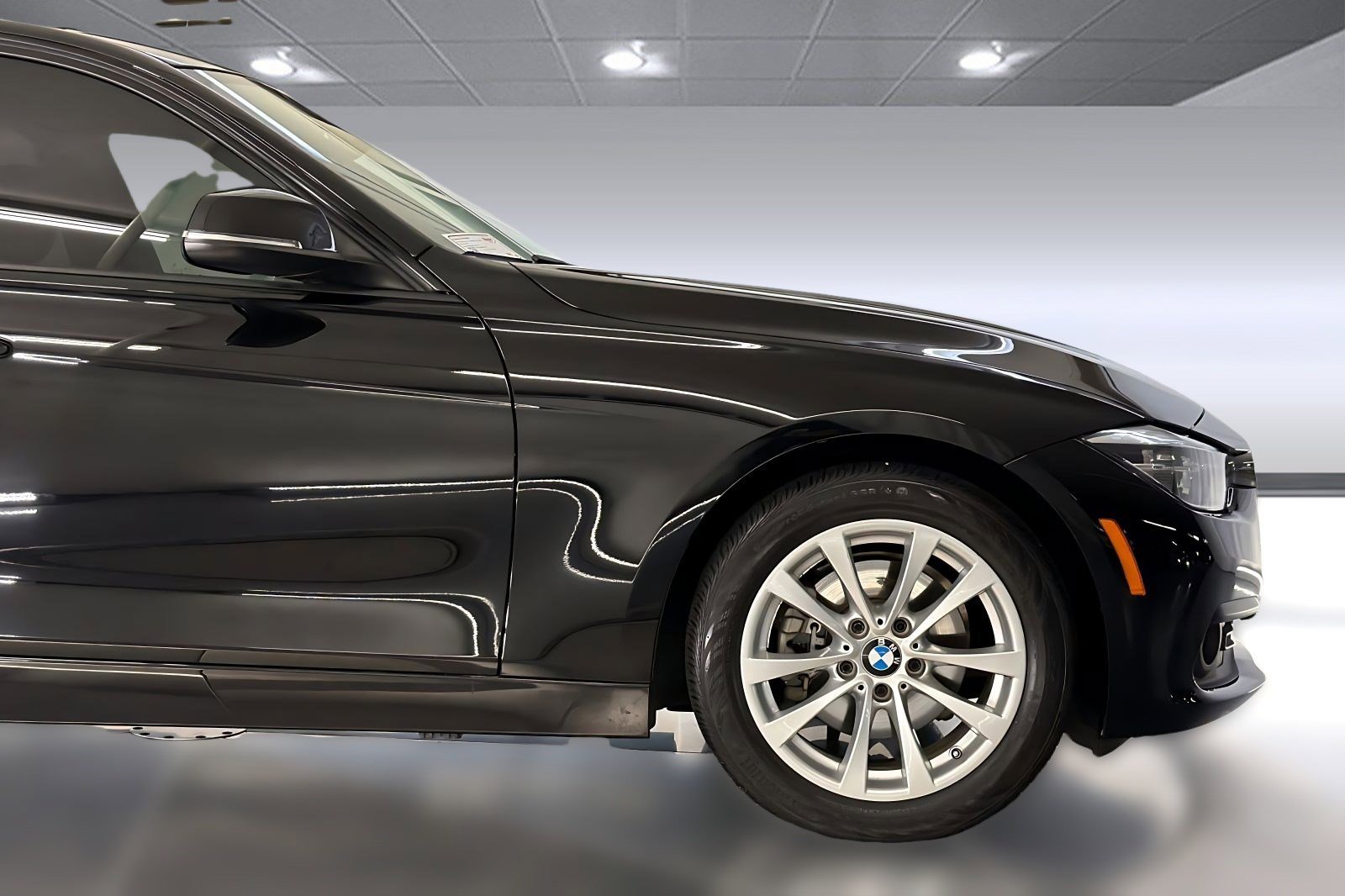Used 2018 BMW 320i Sedan RWD image 22