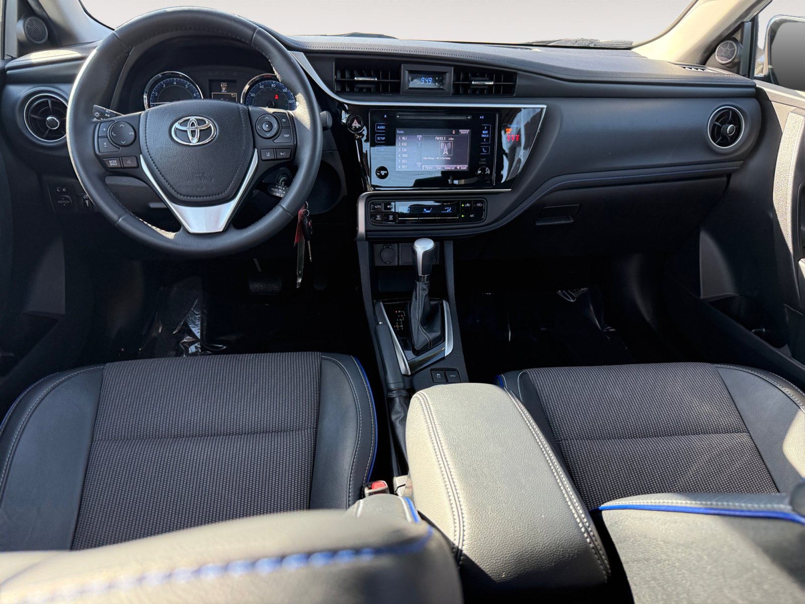 Used 2018 Toyota Corolla SE w/ Carpet Mat Package (TMS) FWD image 15