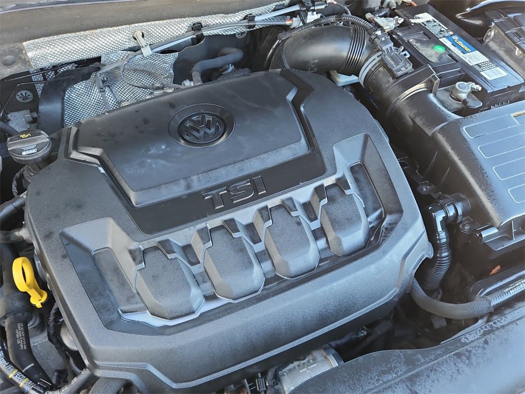 Used 2018 Volkswagen Tiguan SE w/ Panoramic Sunroof Package image 14