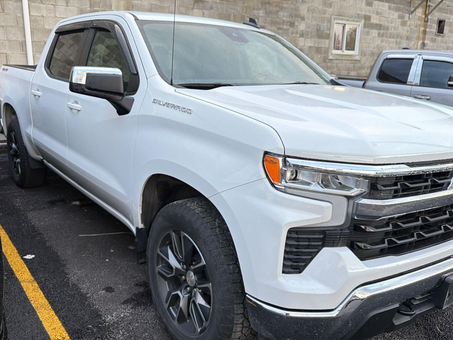 Used 2024 Chevrolet Silverado 1500 LT AWD/4WD image 3