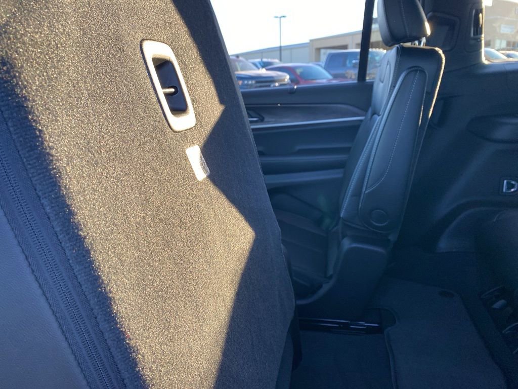 New 2025 Jeep Grand Cherokee L Limited w/ Luxury Tech Group II image 33