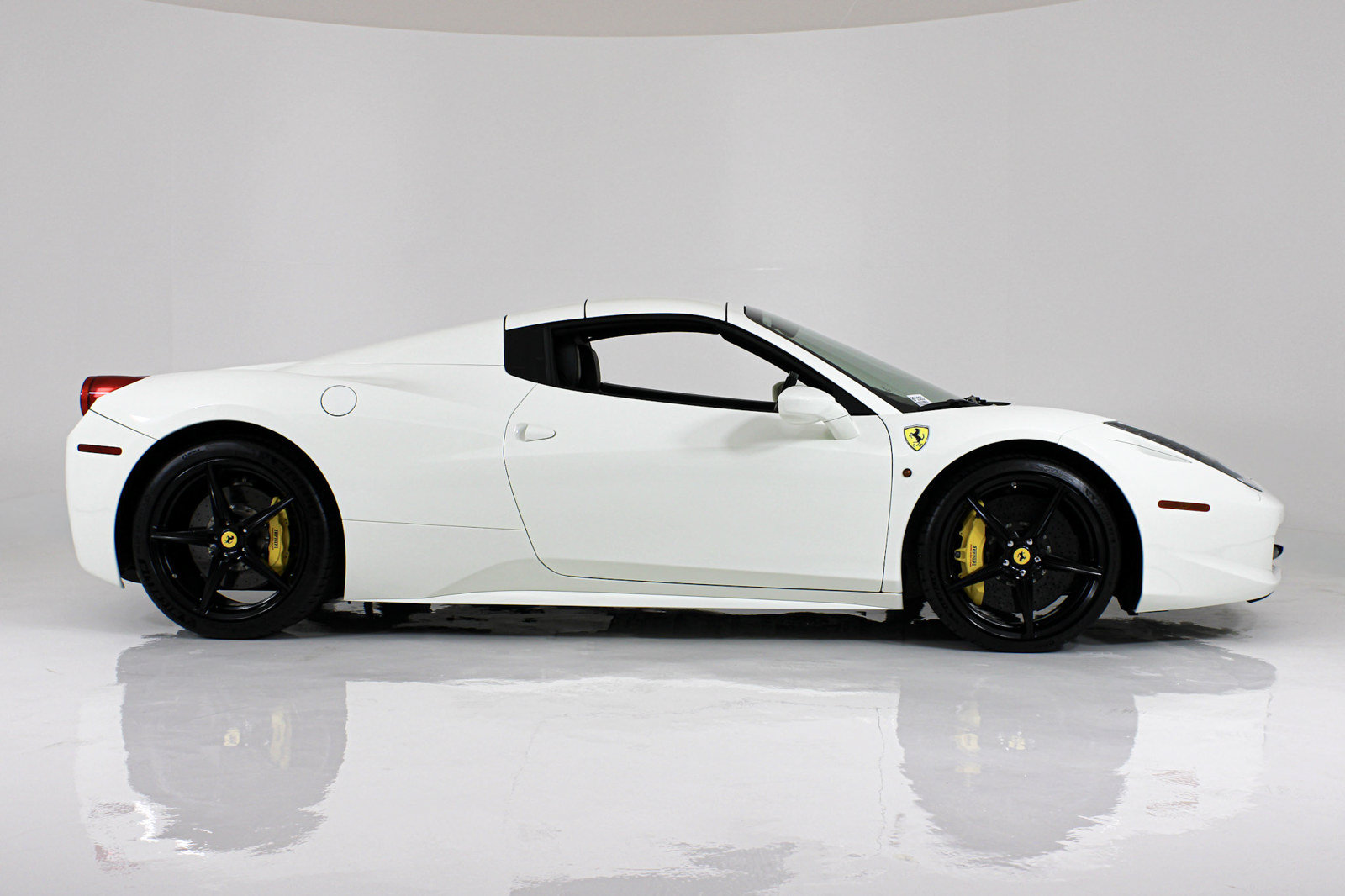 Used 2015 Ferrari 458 Spider RWD image 13