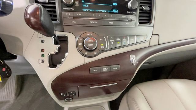 Used 2012 Toyota Sienna XLE FWD image 29
