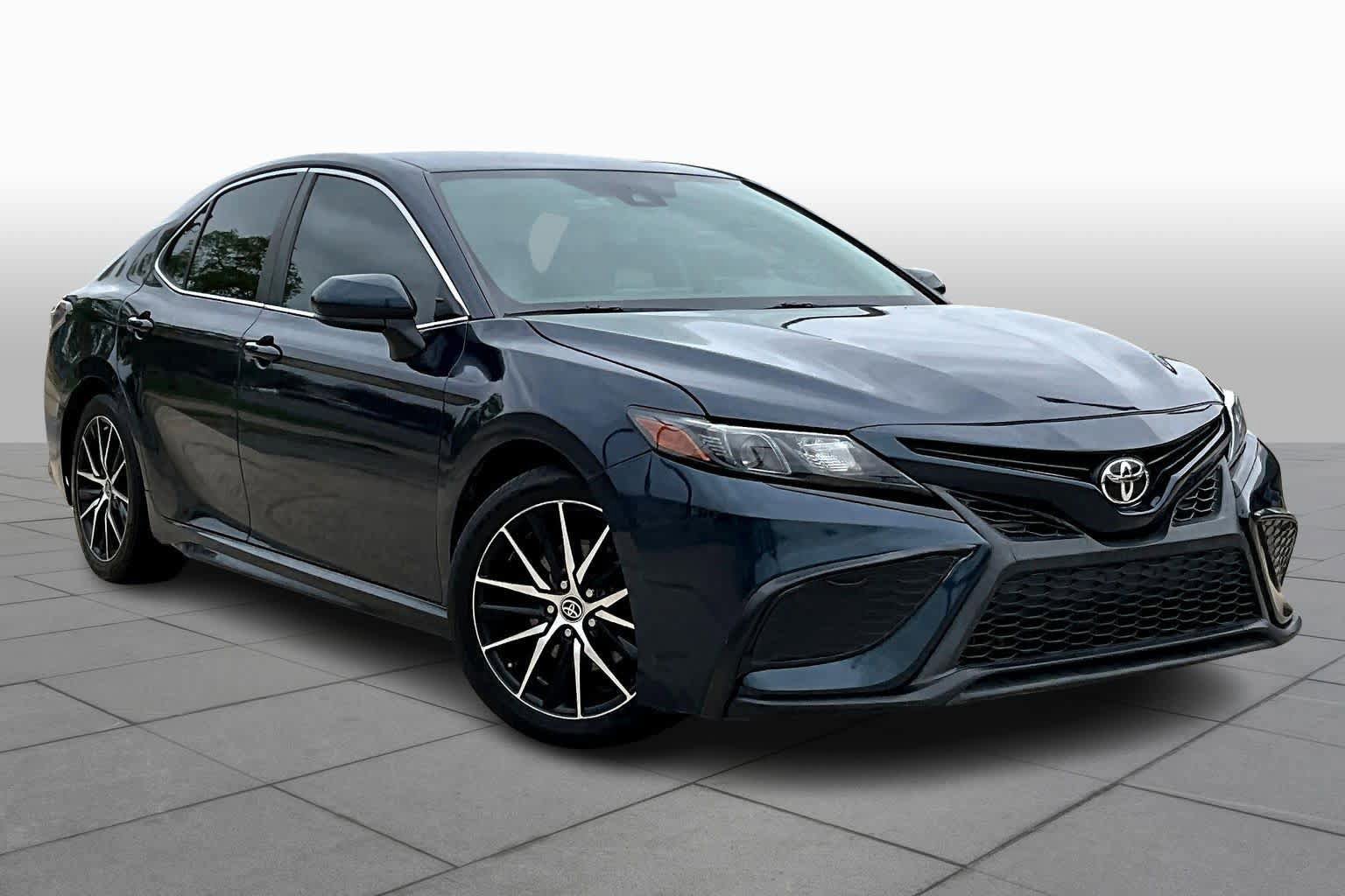Used 2021 Toyota Camry SE FWD image 3