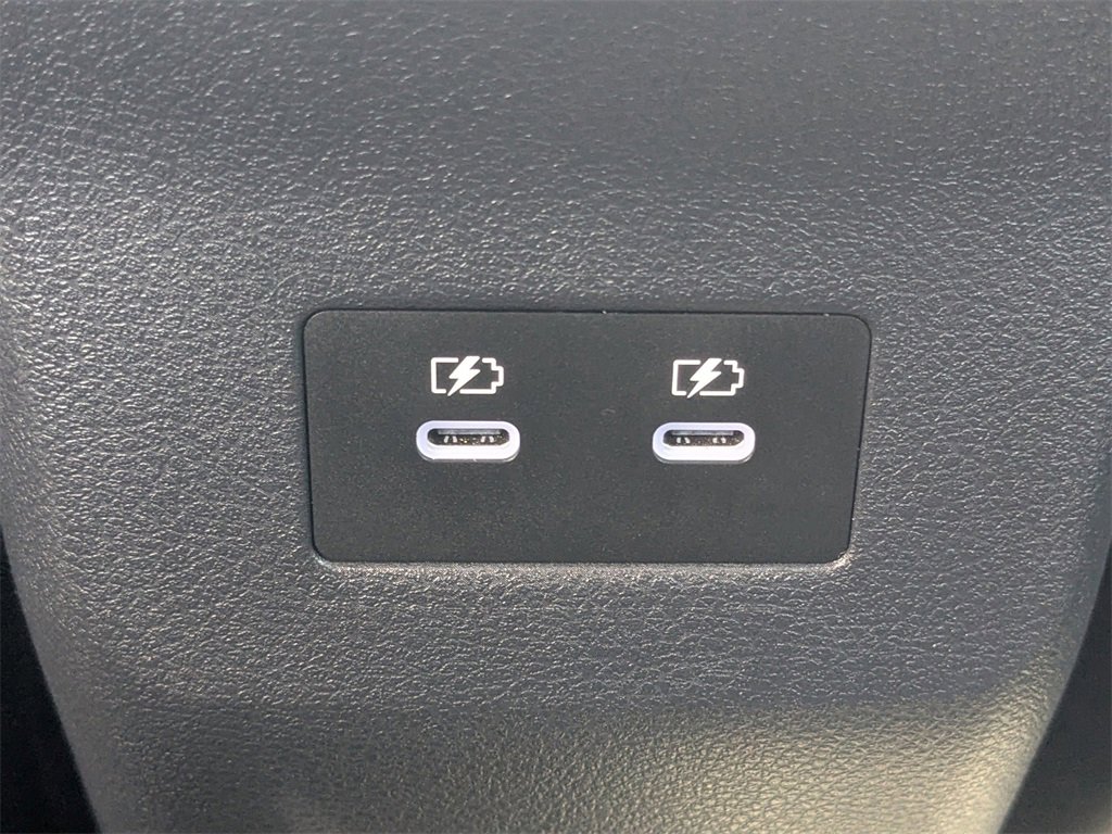 Used 2025 Nissan Kicks SR image 15