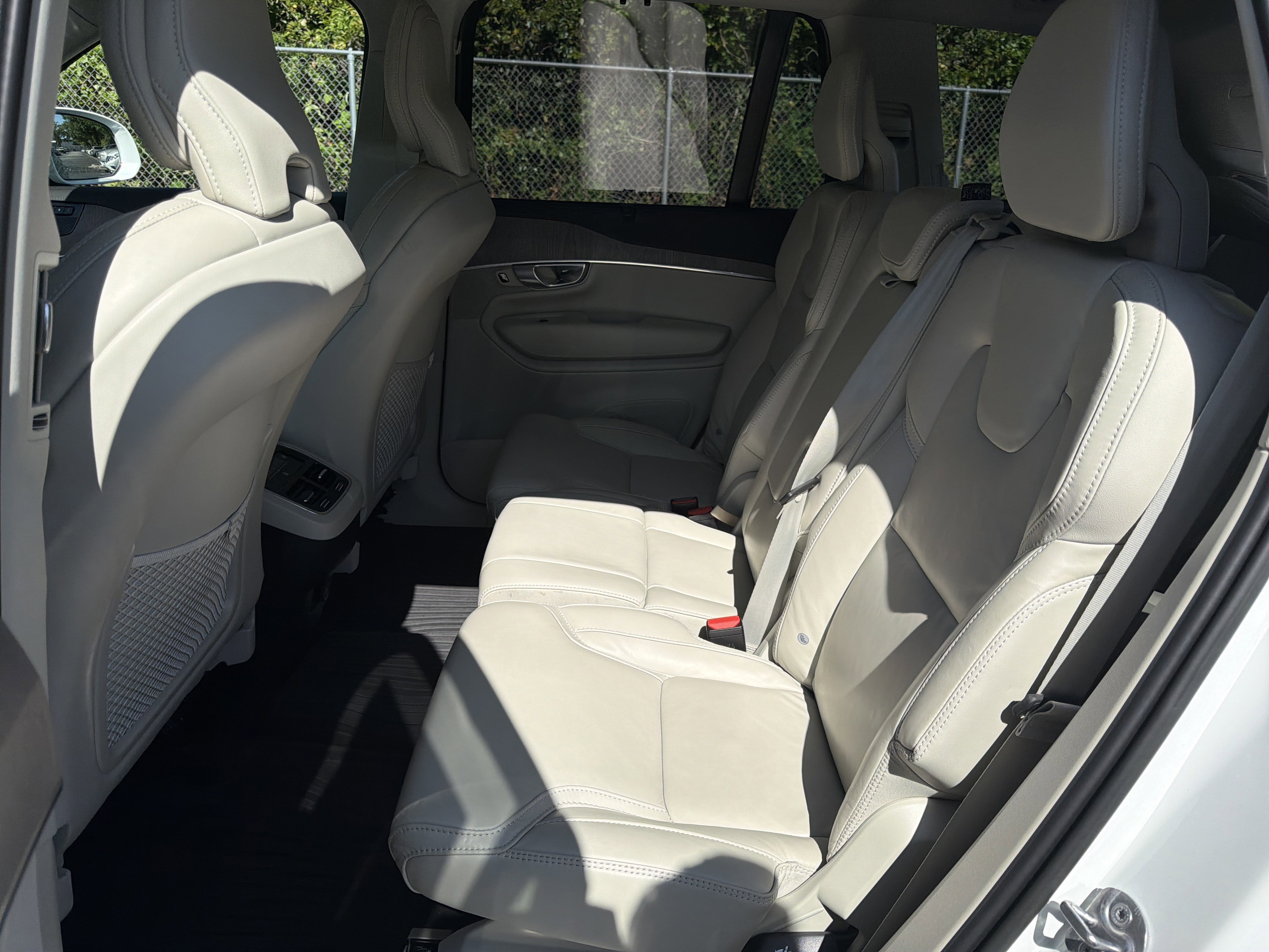 Certified 2023 Volvo XC90 B6 Ultimate image 32