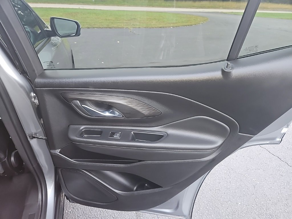 Used 2024 GMC Terrain SLT image 27