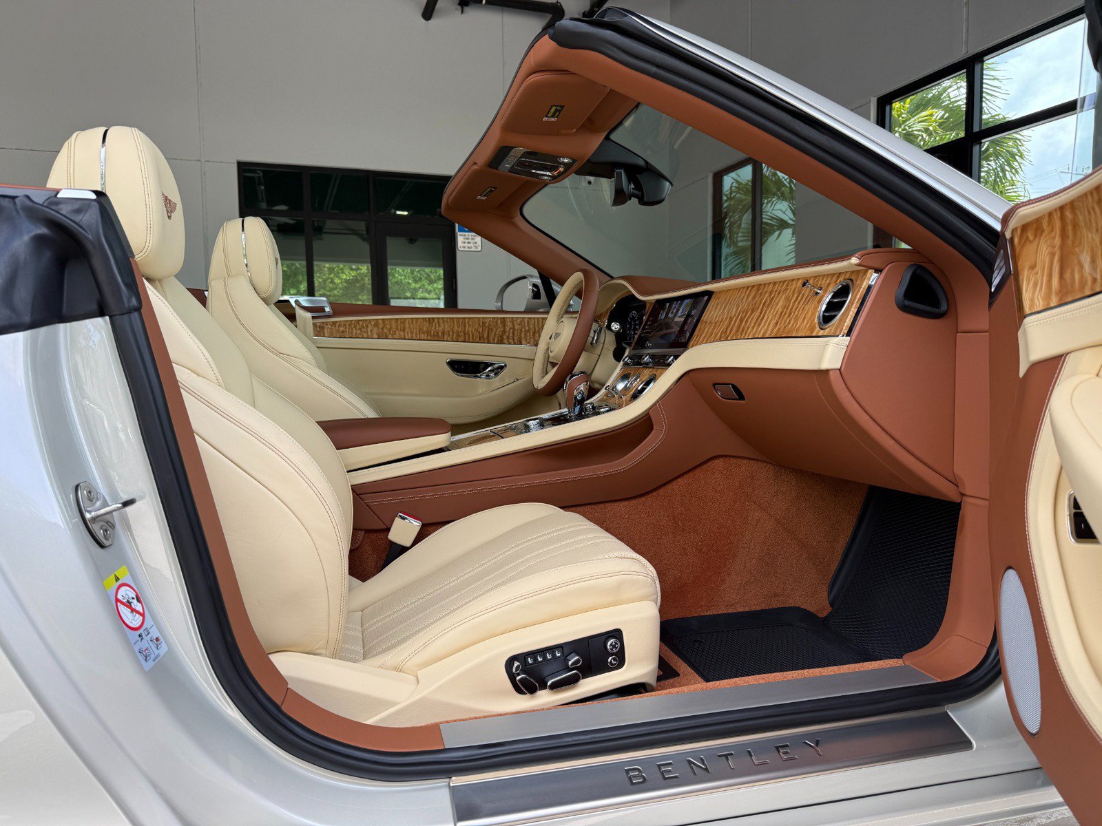 Used 2023 Bentley Continental GT Mulliner AWD/4WD image 31