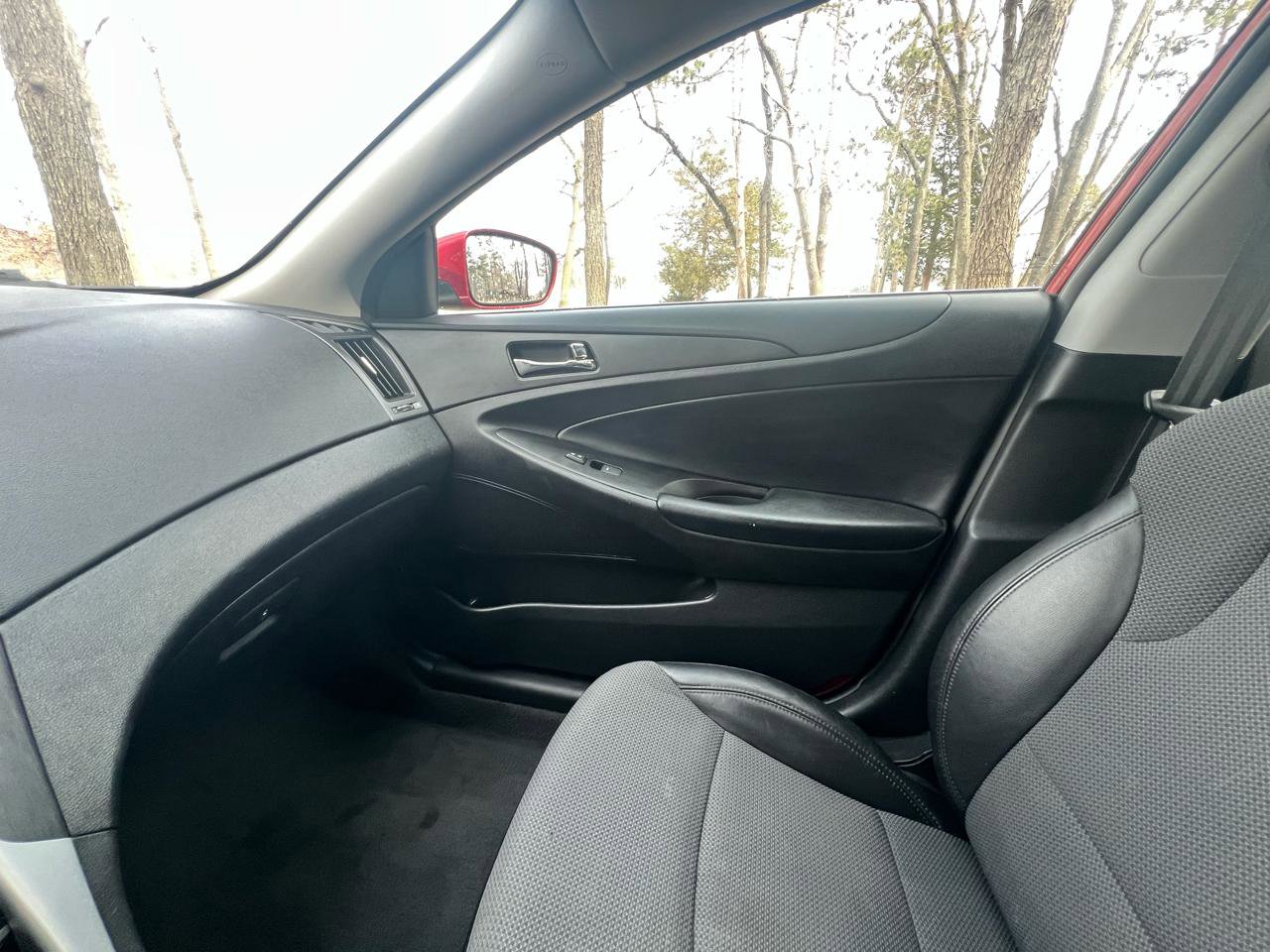 Used 2013 Hyundai Sonata SE image 25