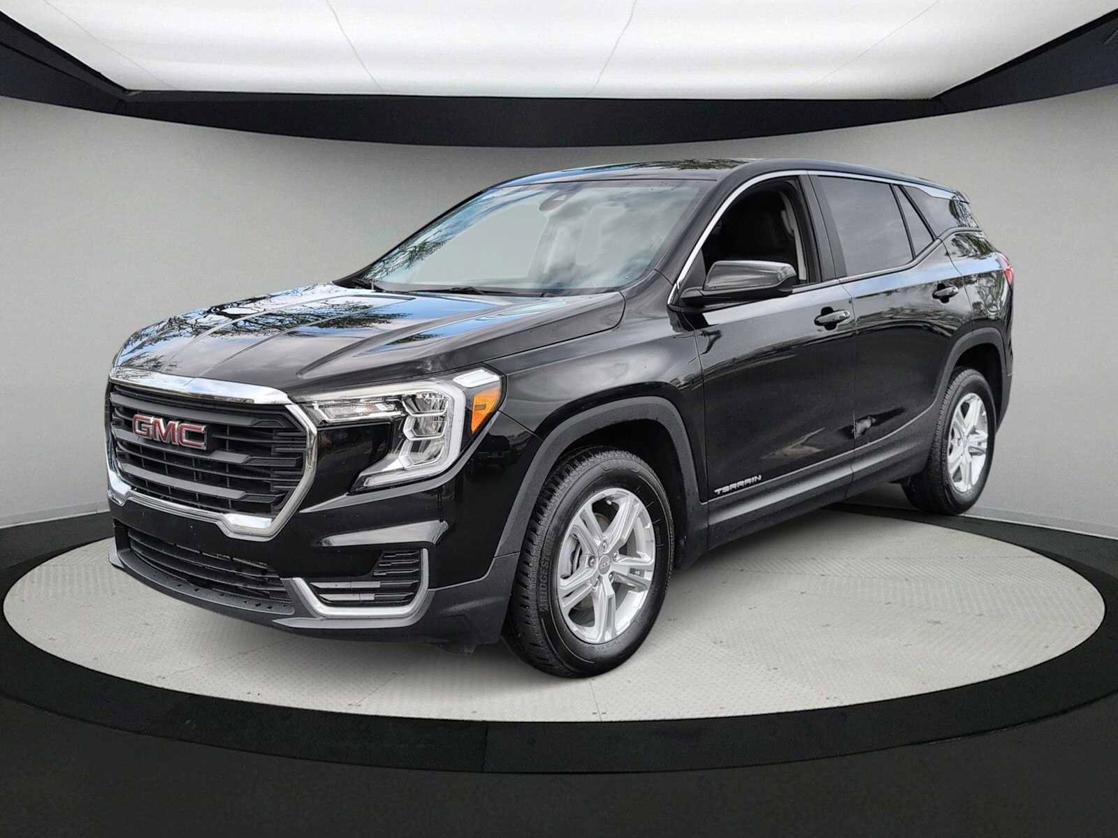 Used 2024 GMC Terrain SLE image 4