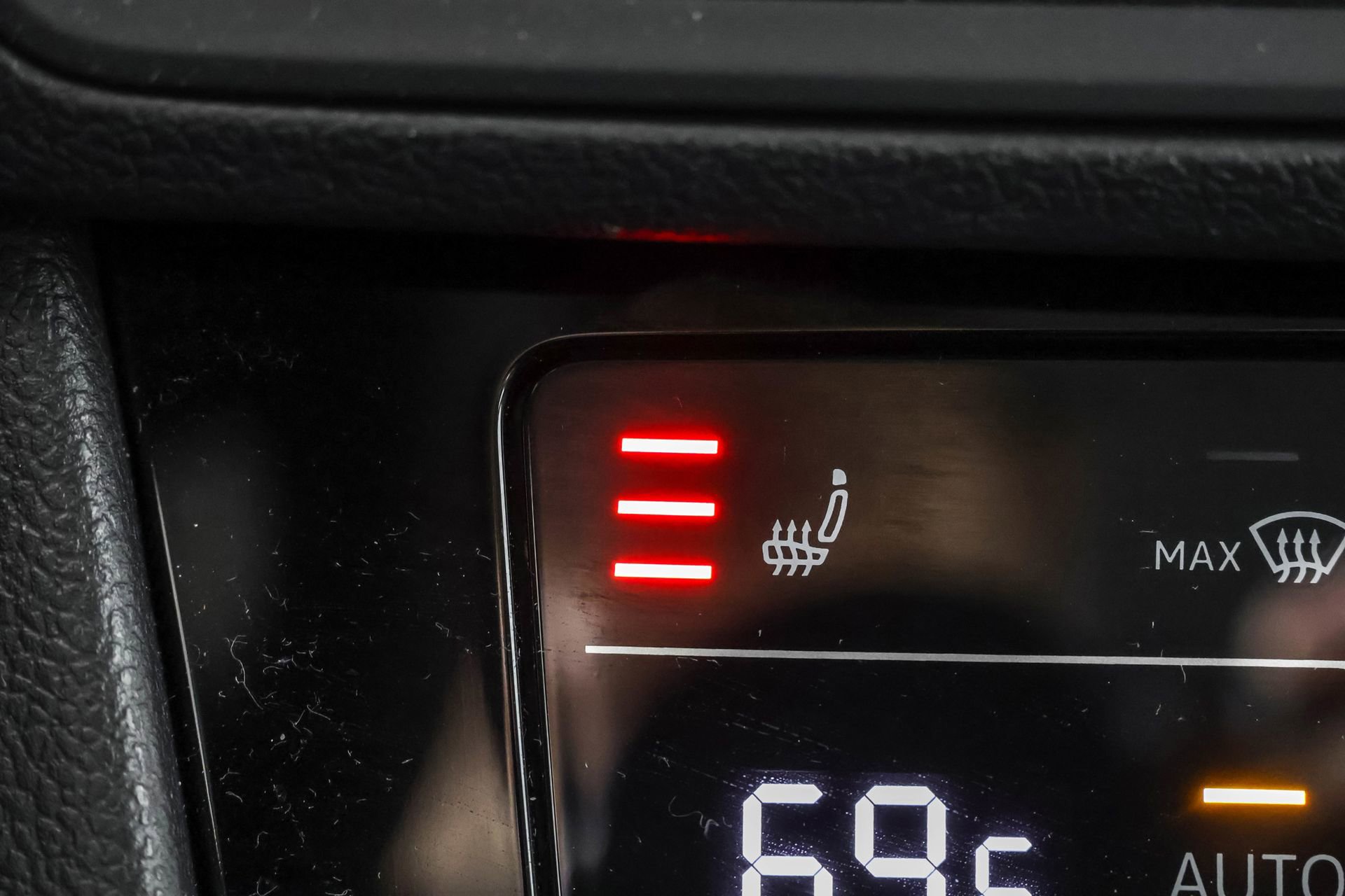 Used 2025 Volkswagen Jetta SE w/ Black Wheel Package image 31