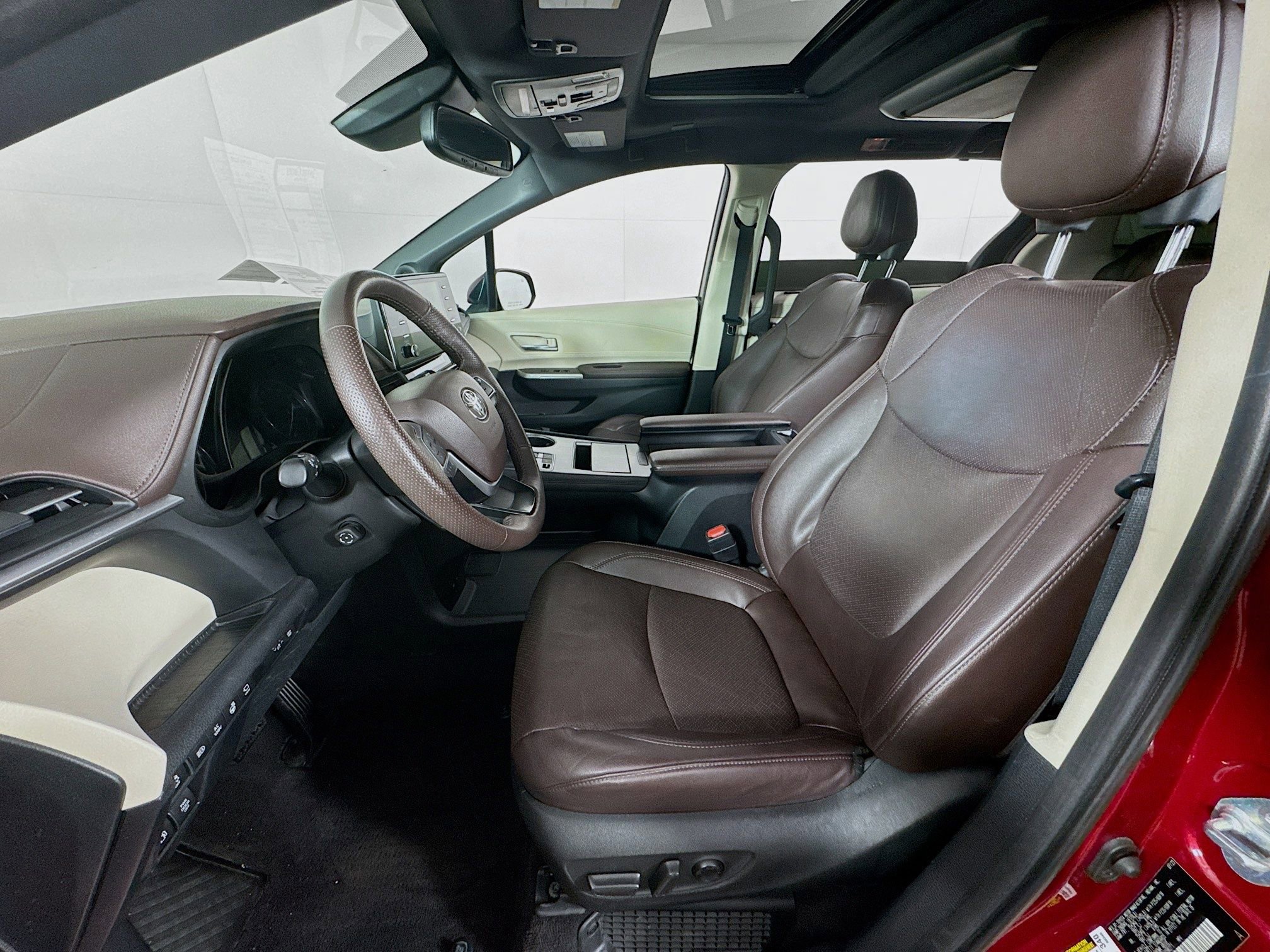 Certified 2023 Toyota Sienna Platinum AWD/4WD image 12