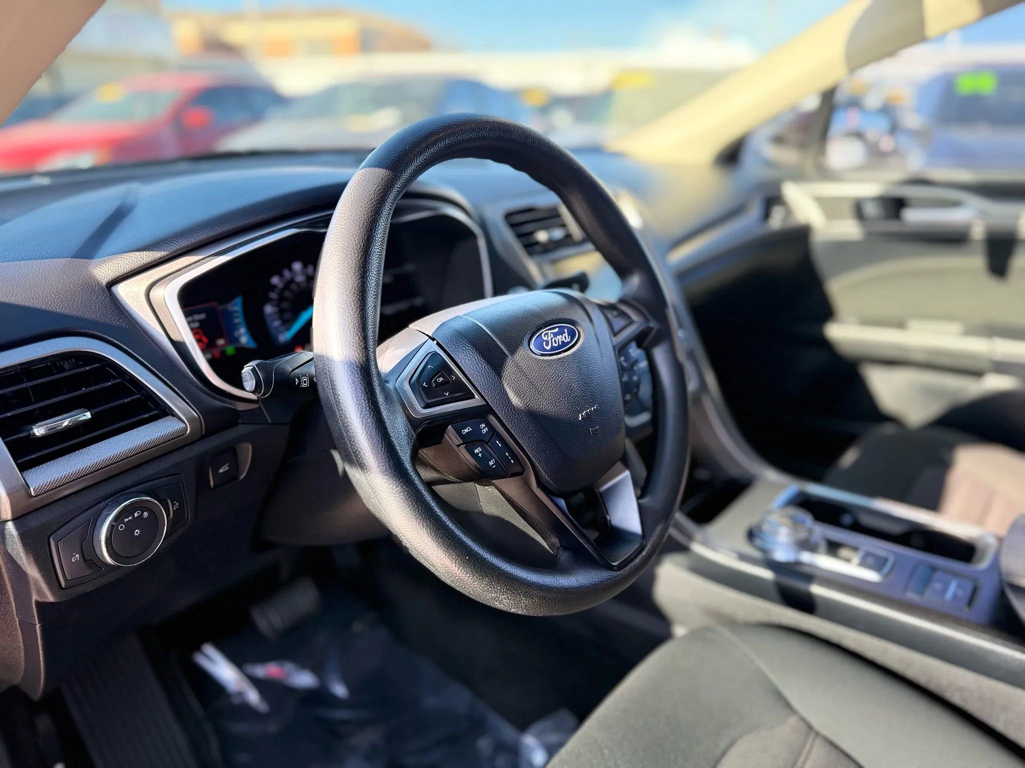 Used 2019 Ford Fusion SE FWD image 12