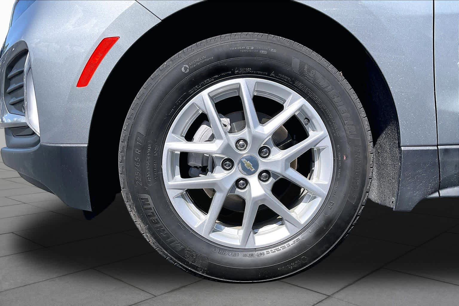 Used 2024 Chevrolet Equinox LT FWD image 10
