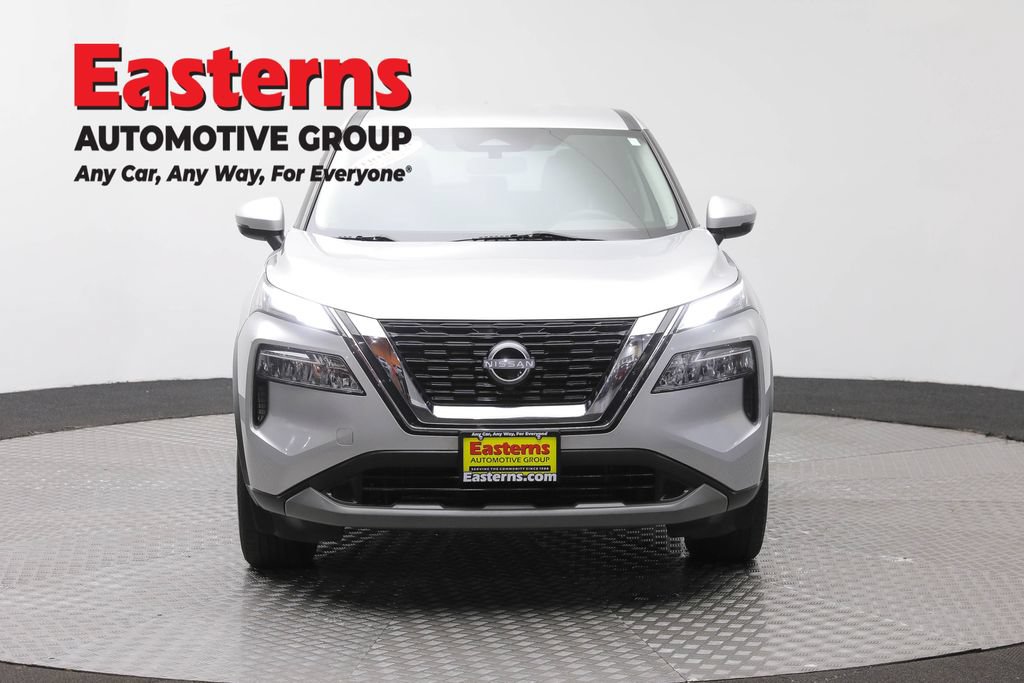 Used 2023 Nissan Rogue SV AWD/4WD image 2