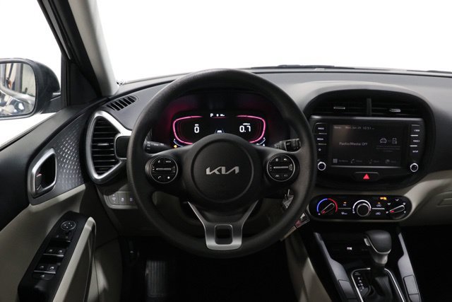 Used 2025 Kia Soul LX w/ LX Technology Package FWD image 11