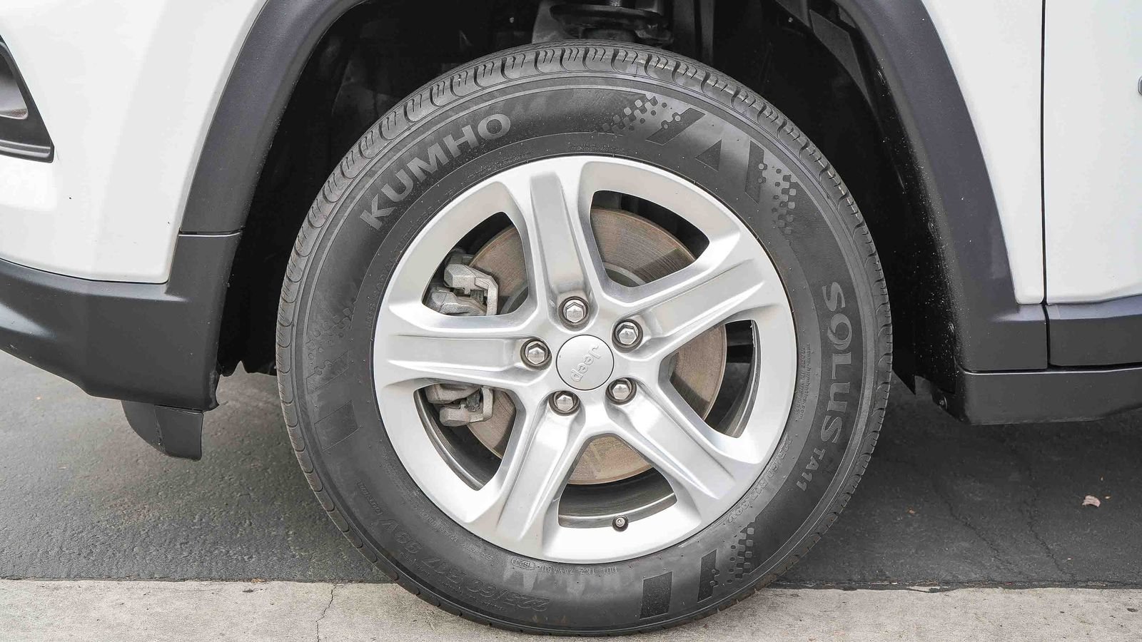 Used 2024 Jeep Compass Latitude AWD/4WD image 11