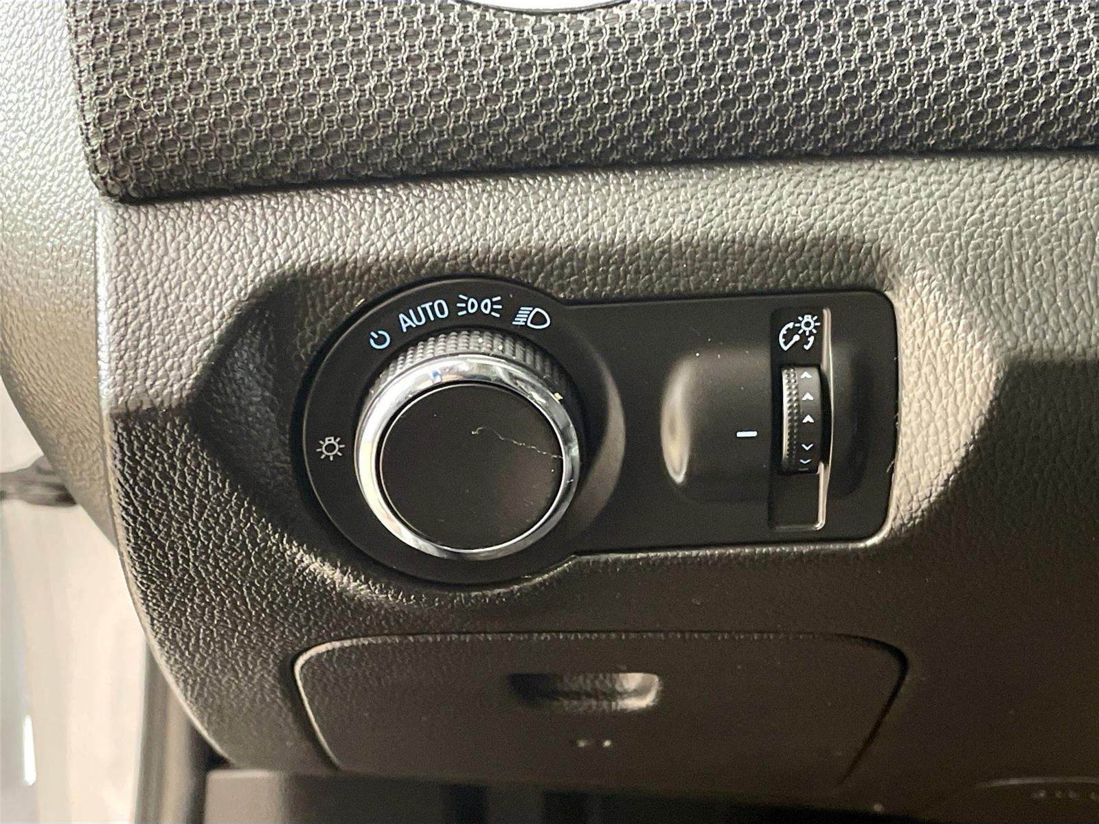 Used 2016 Chevrolet Cruze LT w/ Sun And Sound Package FWD image 14