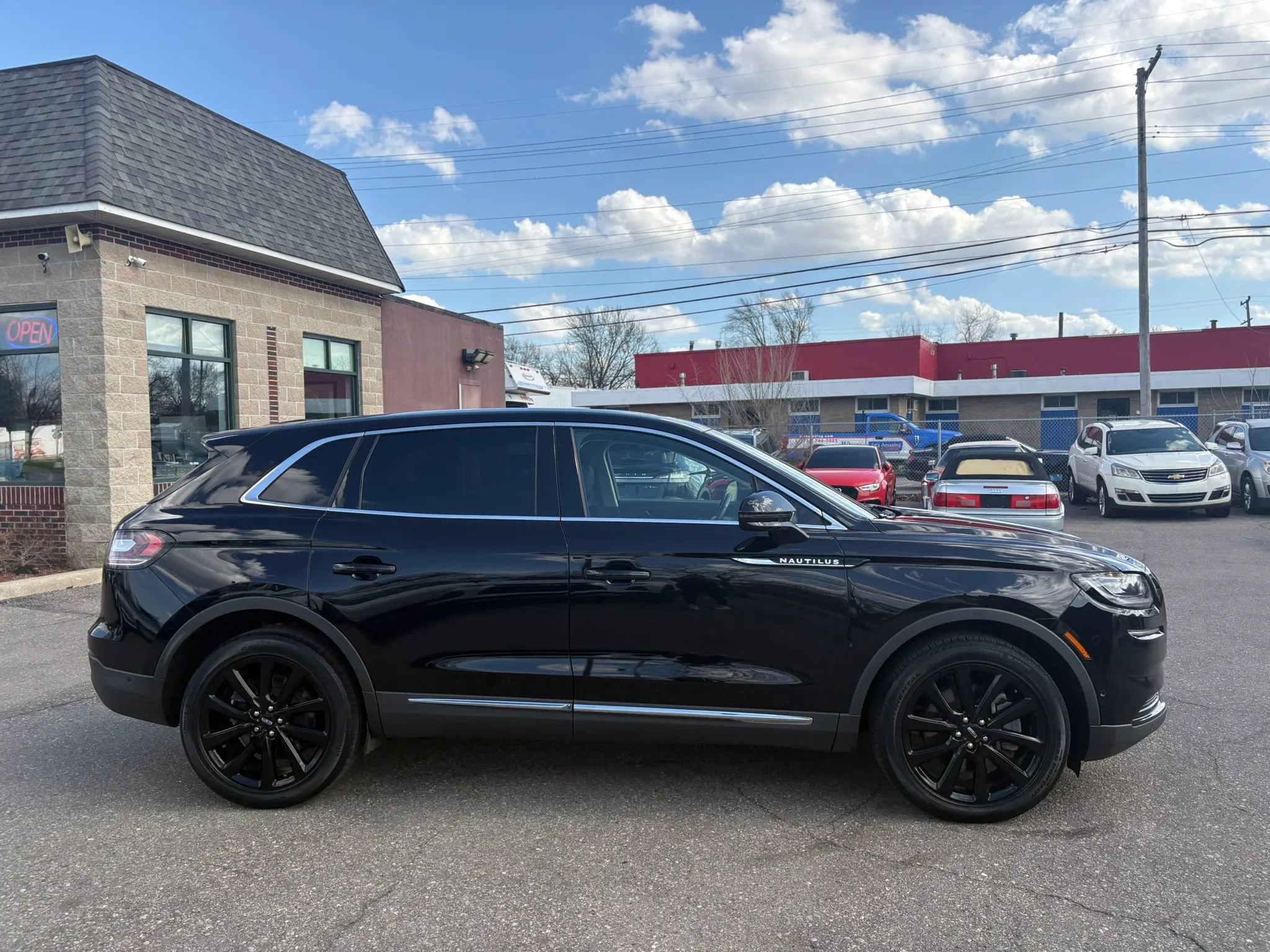 Used 2022 Lincoln Nautilus Reserve w/ Equipment Group 201A AWD/4WD image 4