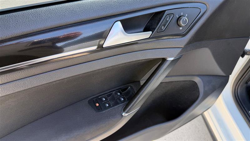Used 2016 Volkswagen GTI SE FWD image 10