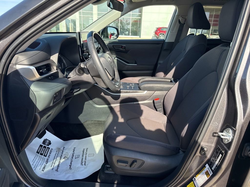 Certified 2024 Toyota Highlander LE AWD/4WD image 7