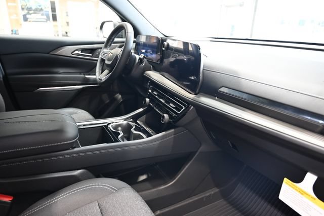 New 2027 Chevrolet Traverse LT w/ LPO, Floor Liner Package FWD image 14
