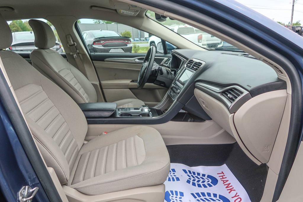 Used 2019 Ford Fusion SE FWD image 17