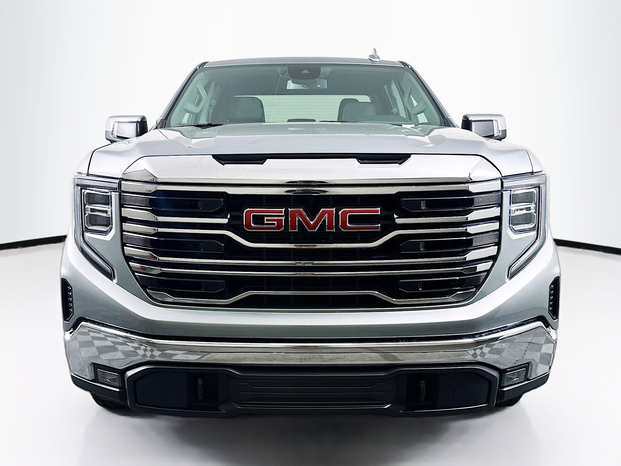 Used 2025 GMC Sierra 1500 SLT AWD/4WD image 2