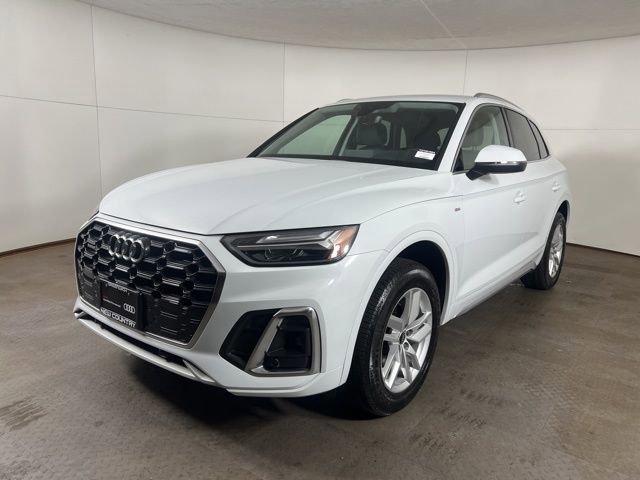 Certified 2023 Audi Q5 2.0T Premium w/ Convenience Package AWD/4WD image 3