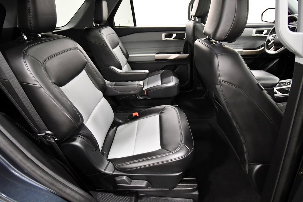 Used 2023 Ford Explorer XLT w/ Equipment Group 202A AWD/4WD image 18