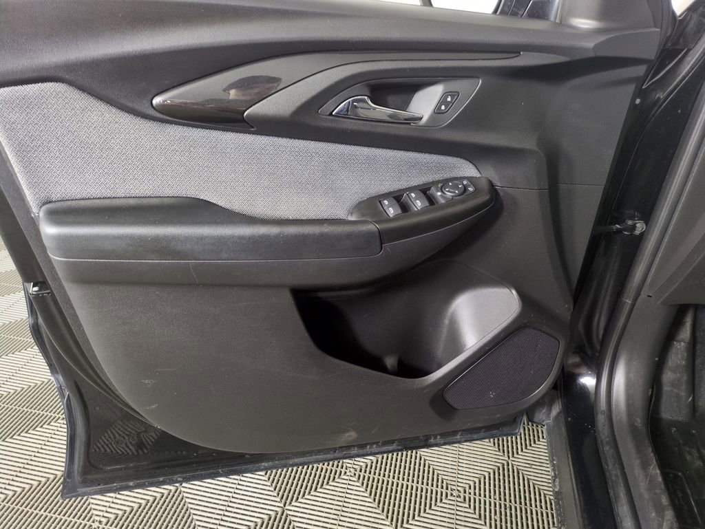 Used 2021 Chevrolet TrailBlazer LT w/ Convenience Package image 13