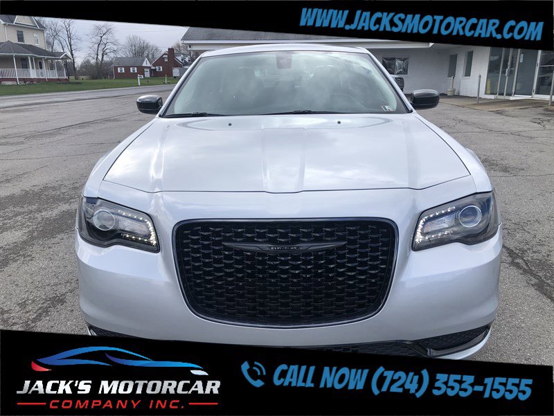 Used 2022 Chrysler 300 Touring w/ Sport Appearance Package image 9