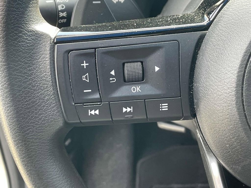 Used 2021 Nissan Rogue SV image 19